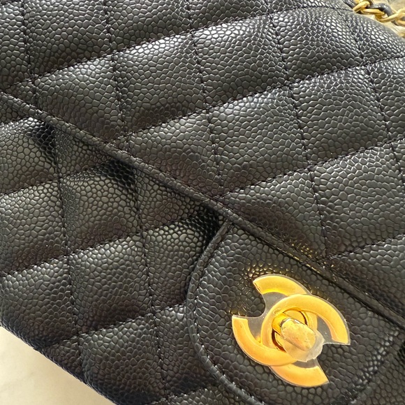 Black Quilted Handbag - Picture 4 of 7